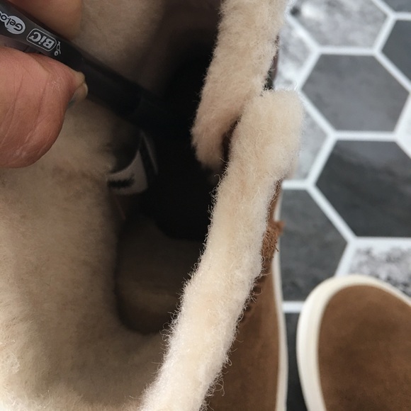 UGG AIKA SNEAKERS - Picture 6 of 6